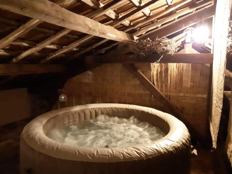 Gite, Jacuzzi & Vin Au Grenier De Madiran Εξωτερικό φωτογραφία